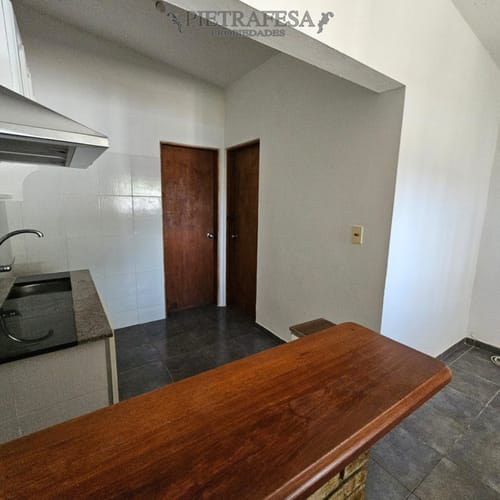 Casa en alquiler, 2 dormitorios, 1 baño, patio con parrillero, cochera. Carrasco Norte. · Foto 3