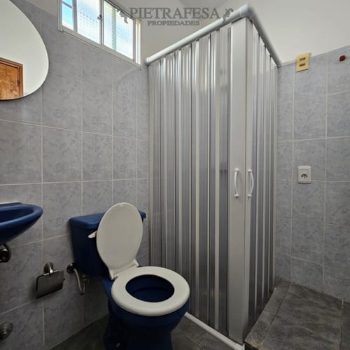 Casa en alquiler, 2 dormitorios, 1 baño, patio con parrillero, cochera. Carrasco Norte. · Foto 8