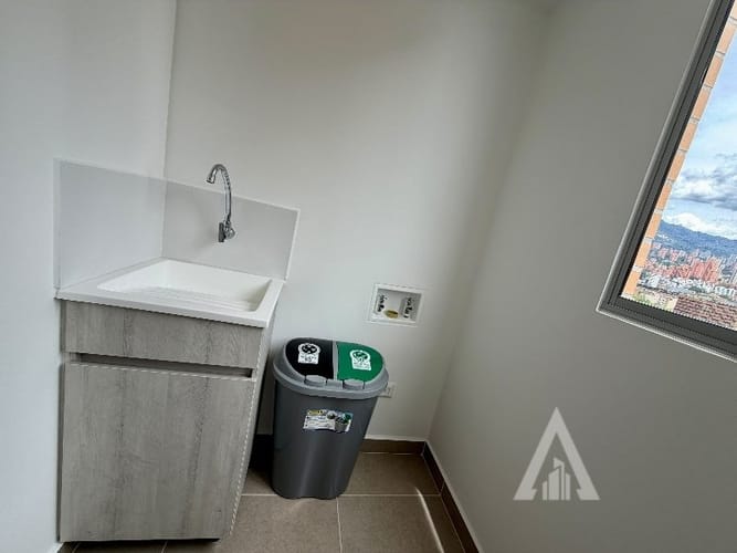 Apartamento de 3 alcobas en arriendo en Ciudad Del Río, Medellín, 100 m² · foto 5 de 16