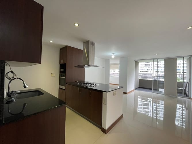 Apartamento de 2 alcobas en arriendo en Loma Del Indio, Medellín, 76 m² · foto 2 de 12