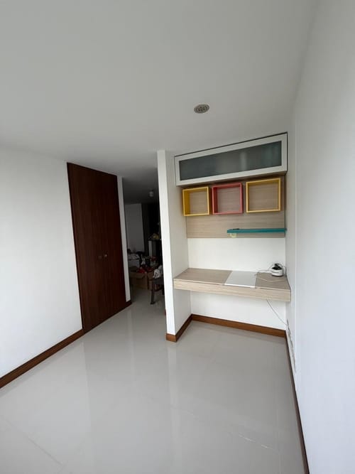 Apartamento de 2 alcobas en arriendo en Loma Del Indio, Medellín, 76 m² · foto 3 de 12