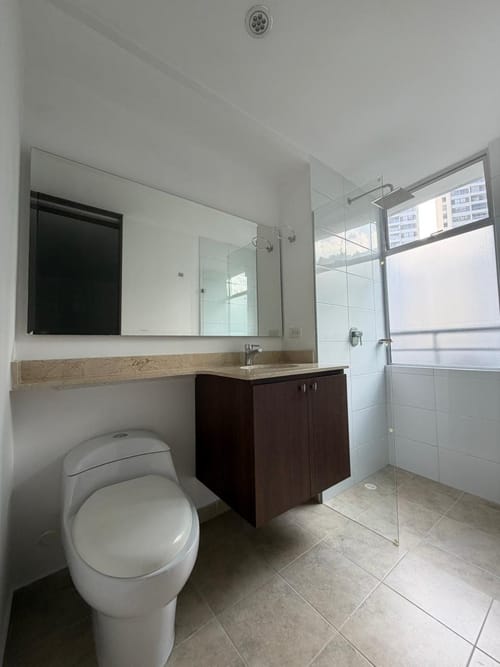 Apartamento de 2 alcobas en arriendo en Loma Del Indio, Medellín, 76 m² · foto 9 de 12
