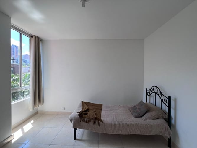 Apartamento de 3 alcobas en arriendo en El Poblado, Medellín, 106 m² · foto 8 de 14