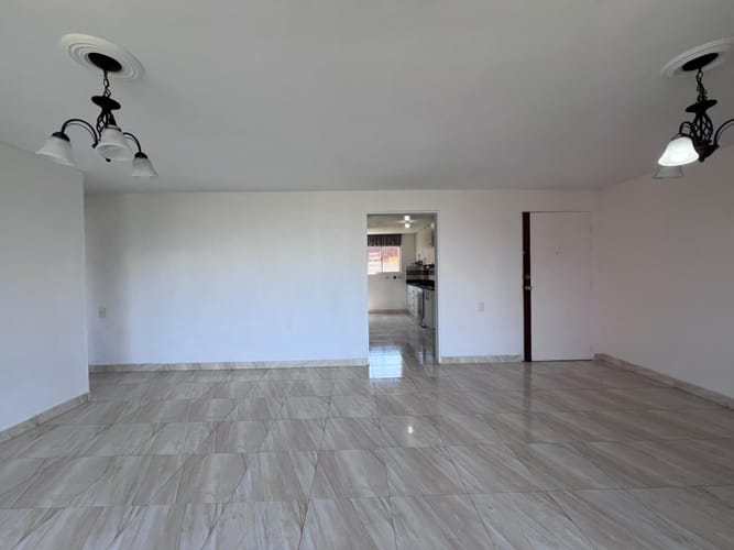 Apartamento de 3 alcobas en arriendo en El Poblado, Medellín, 106 m² · foto 10 de 14