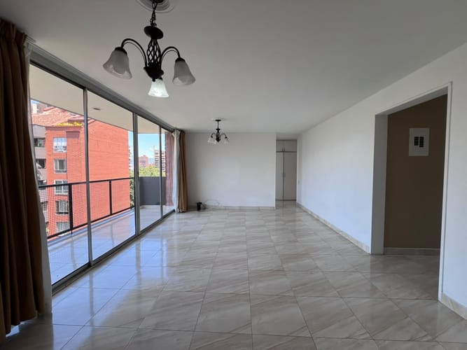 Apartamento de 3 alcobas en arriendo en El Poblado, Medellín, 106 m² · foto 2 de 14