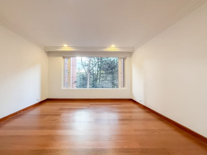 Apartamento de 3 alcobas en venta en Chicó Reservado, Bogotá, 236 m² · foto 2 de 16