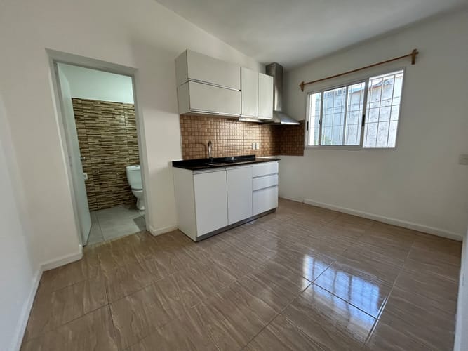 Alquiler apartamento planta baja, gran patio, cocina definida, sin gastos comunes Próximo Católica, impecable La Blanqueada · Photo 8
