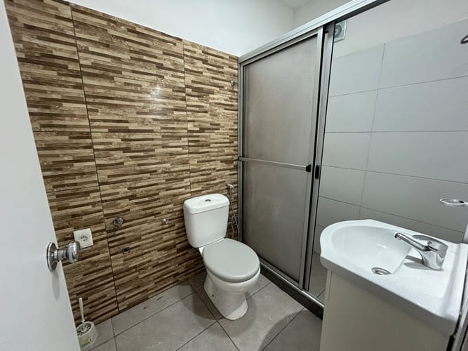 Alquiler apartamento planta baja, gran patio, cocina definida, sin gastos comunes Próximo Católica, impecable La Blanqueada · Foto 6