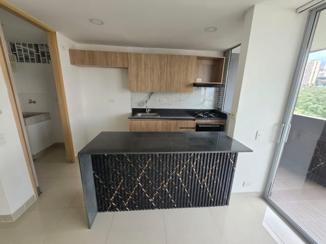 Apartamento de 2 alcobas en arriendo en El Castillo, Medellín, 75 m² · foto 2 de 20