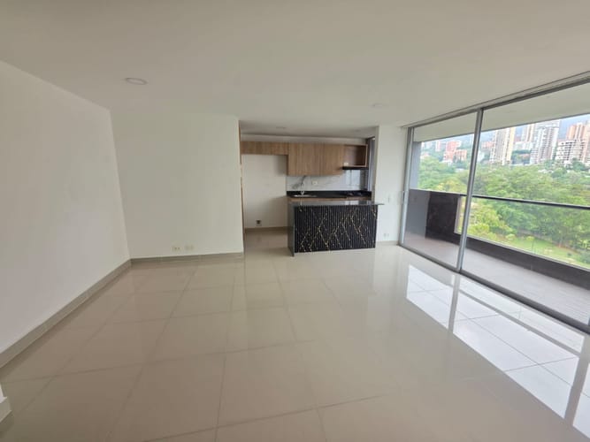 Apartamento de 2 alcobas en arriendo en El Castillo, Medellín, 75 m² · foto 6 de 20