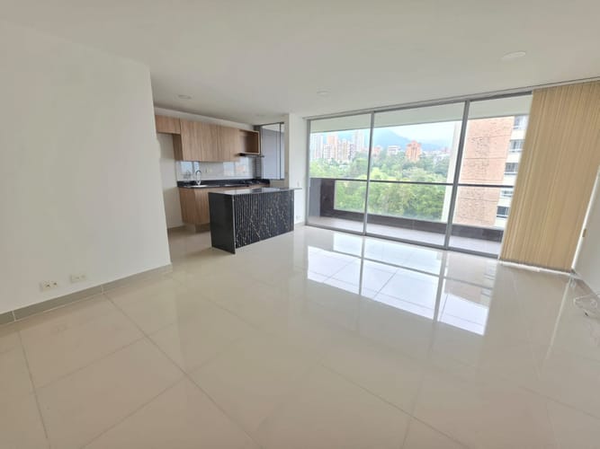 Apartamento de 2 alcobas en arriendo en El Castillo, Medellín, 75 m² · foto 7 de 20