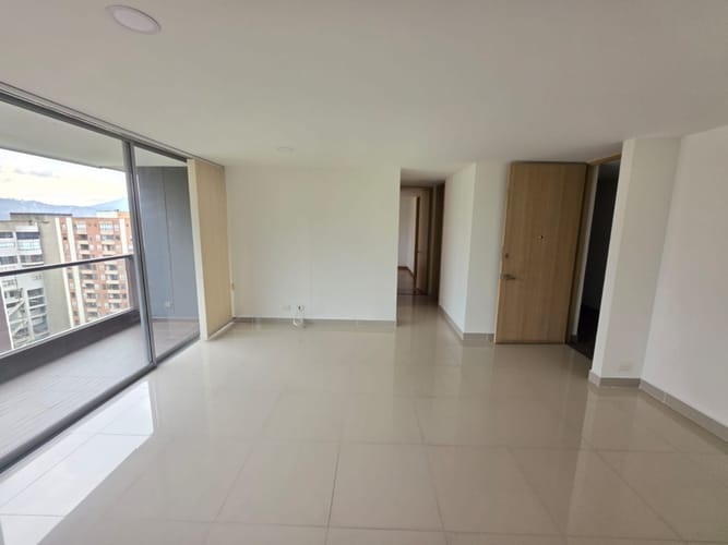 Apartamento de 2 alcobas en arriendo en El Castillo, Medellín, 75 m² · foto 8 de 20