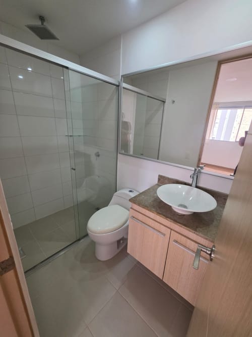 Apartamento de 2 alcobas en arriendo en El Castillo, Medellín, 75 m² · foto 10 de 20