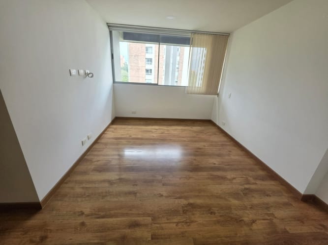 Apartamento de 2 alcobas en arriendo en El Castillo, Medellín, 75 m² · foto 11 de 20
