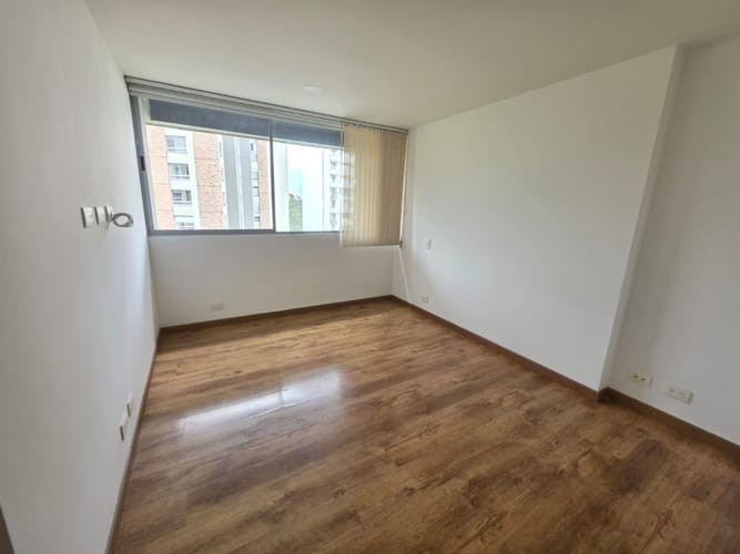 Apartamento de 2 alcobas en arriendo en El Castillo, Medellín, 75 m² · foto 12 de 20