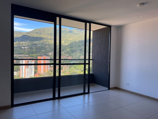 Apartamento de 2 alcobas en arriendo en Escobero, Envigado, 70 m² · foto 2 de 16
