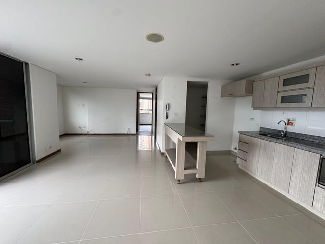 Apartamento de 2 alcobas en venta en Cumbres, Envigado, 75 m² · foto 3 de 24