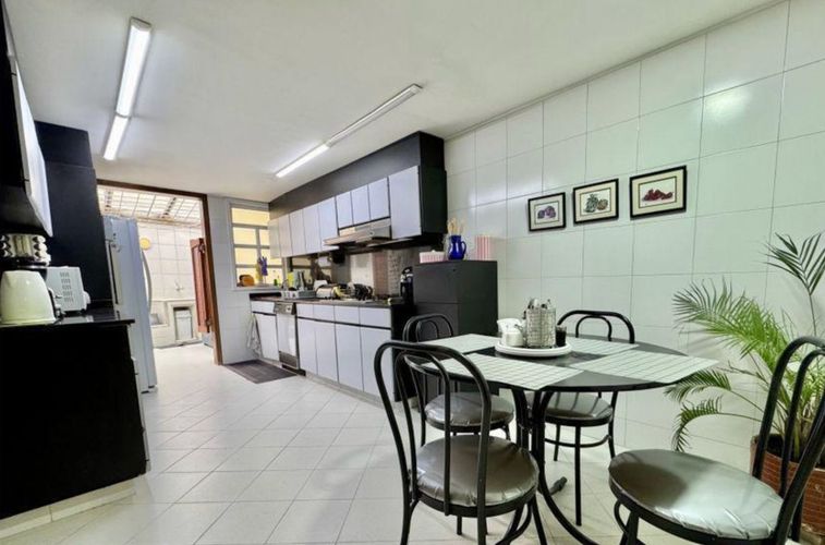 Casa de 4 alcobas en venta en Chicó Navarra, Bogotá, 233 m² · foto 2 de 9