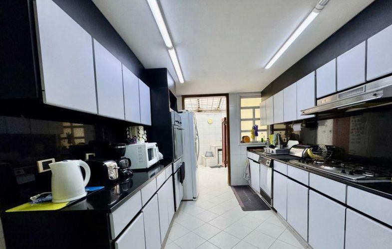Casa de 4 alcobas en venta en Chicó Navarra, Bogotá, 233 m² · foto 3 de 9