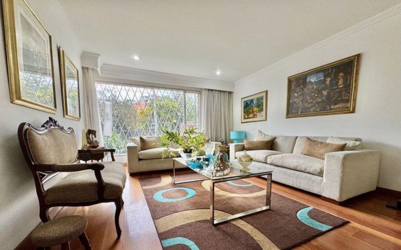 Casa de 4 alcobas en venta en Chicó Navarra, Bogotá, 233 m² · foto 5 de 9