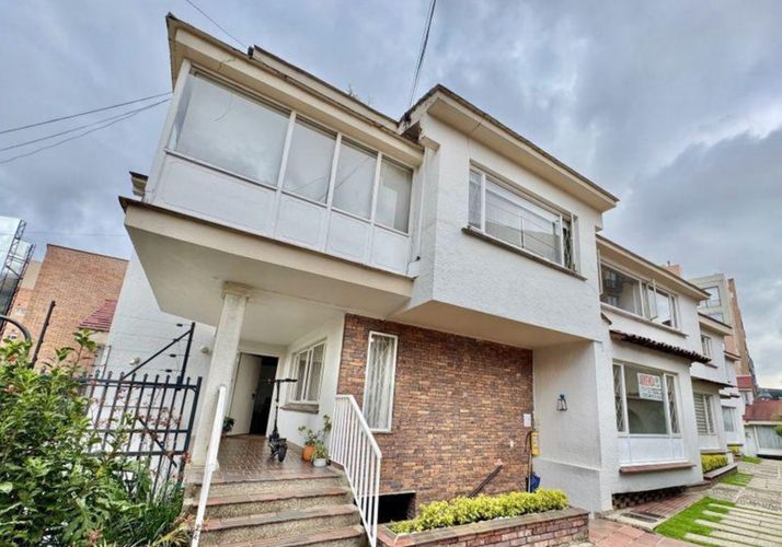 Casa de 4 alcobas en venta en Chicó Navarra, Bogotá, 233 m² · foto 8 de 9