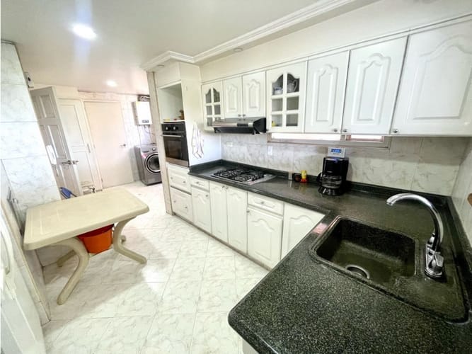 Apartamento de 3 alcobas en venta en Chapinero, Bogotá, 247 m² · foto 14 de 21