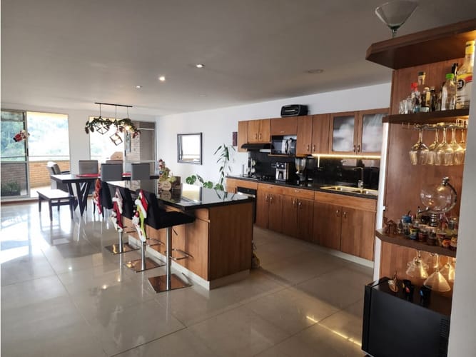 Apartamento de 3 alcobas en arriendo en Las Lomitas, Sabaneta, 270 m² · foto 2 de 24