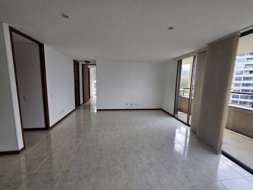 Apartamento de 2 alcobas en arriendo en Transversal Superior, Medellín, 76 m² · foto 3 de 24