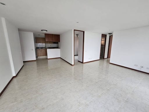 Apartamento de 2 alcobas en arriendo en Transversal Superior, Medellín, 76 m² · foto 4 de 24