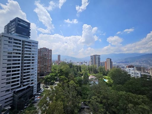 Apartamento de 2 alcobas en arriendo en Transversal Superior, Medellín, 76 m² · foto 11 de 24