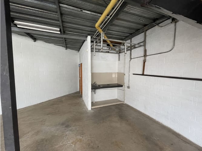 Bodega en arriendo en San Agustin, La Estrella, 330 m² · foto 3 de 11