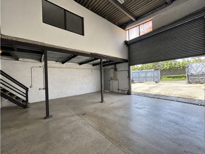 Bodega en arriendo en San Agustin, La Estrella, 330 m² · foto 6 de 11