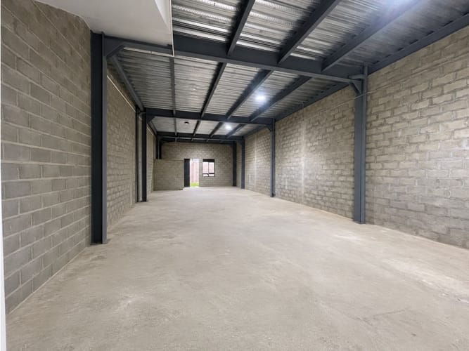 Bodega en arriendo en Zona Centro, Envigado, 300 m² · foto 2 de 14