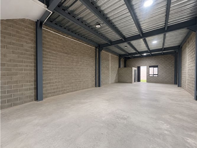 Bodega en arriendo en Zona Centro, Envigado, 300 m² · foto 8 de 14
