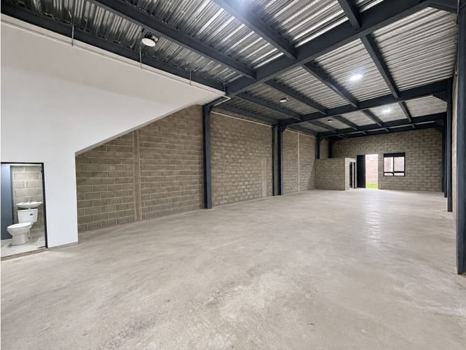 Bodega en arriendo en Zona Centro, Envigado, 300 m² · foto 12 de 14