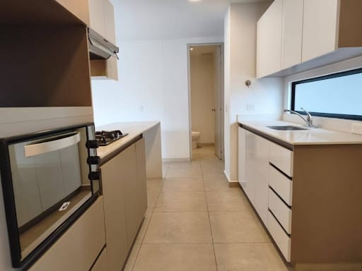 Apartamento de 3 alcobas en arriendo en Castropol, Medellín, 107 m² · foto 4 de 22