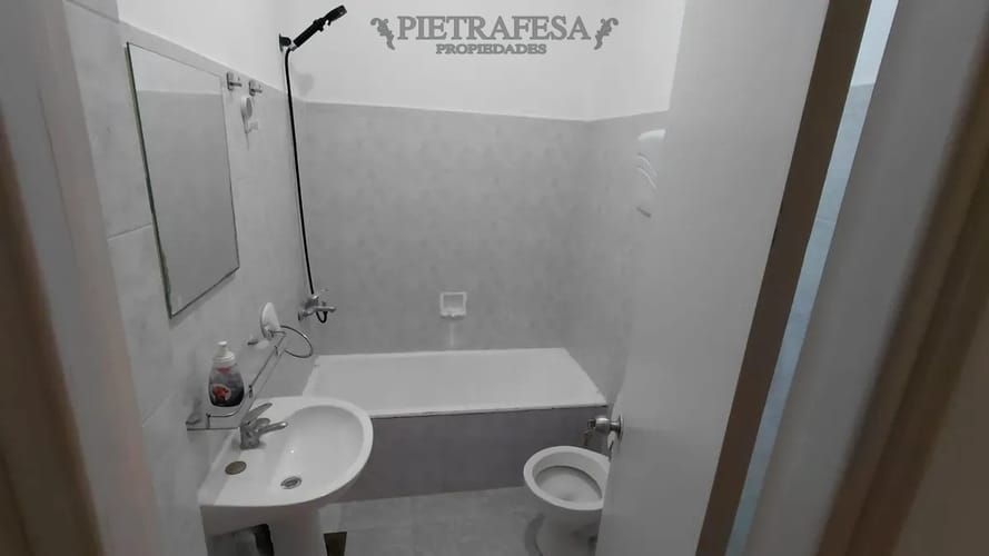 Apartamento en alquiler, 1 dormitorio, 1 baño, patio. Parque Rodó. · Foto 8