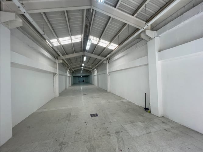 Bodega en arriendo en Zona Centro, Envigado, 340 m² · foto 2 de 18