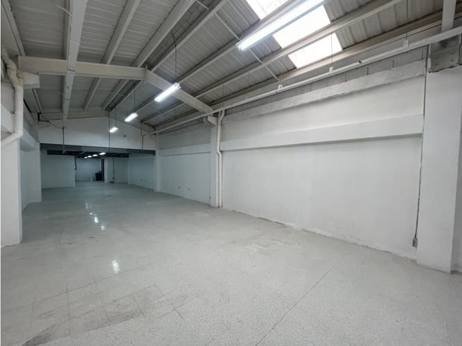 Bodega en arriendo en Zona Centro, Envigado, 340 m² · foto 4 de 18