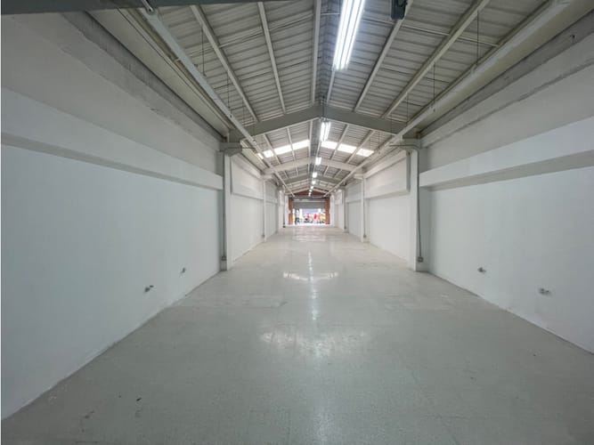 Bodega en arriendo en Zona Centro, Envigado, 340 m² · foto 7 de 18