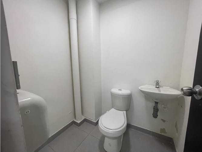 Bodega en arriendo en Zona Centro, Envigado, 340 m² · foto 9 de 18