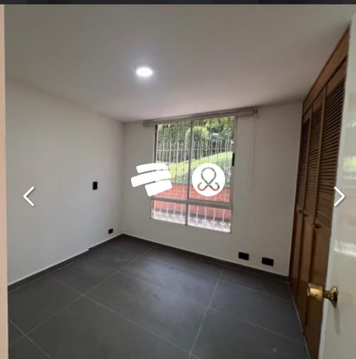 Apartamento de 1 alcoba en venta en Loma De Los Bernal, Medellín, 39 m² · foto 3 de 7