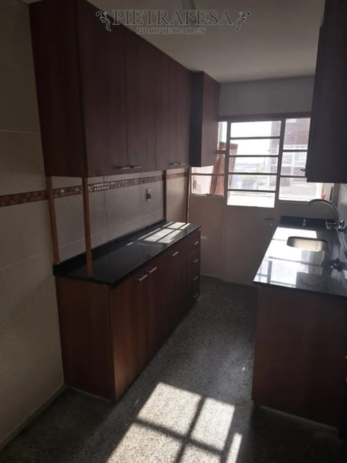 Apartamento en alquiler, 3 dormitorios, 1 baño balcón, garaje doble. Reducto. · Foto 6