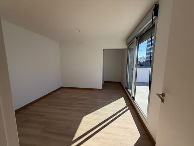 ALQUILER APARTAMENTO DE 1 DORMITORIO EN CORDÓN - PISO 10 AL FRENTE CON ESPECTACULAR TERRAZA PRIVADA · Photo 3