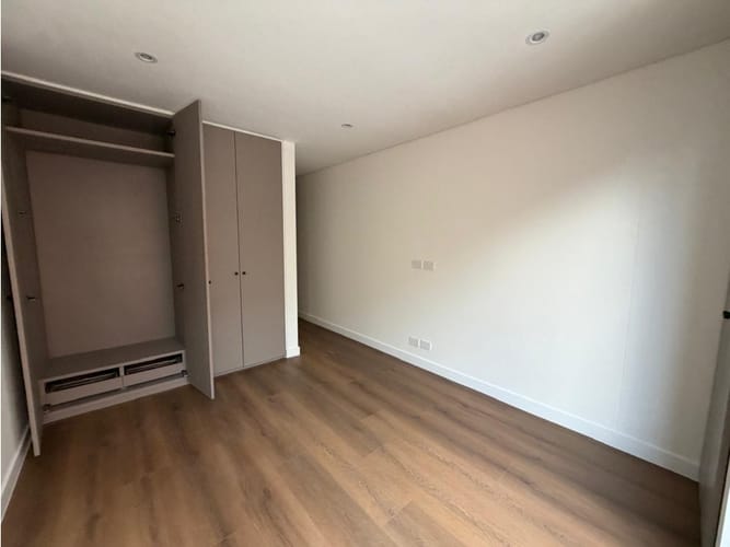 Apartamento de 3 alcobas en venta en Chico Norte, Bogotá, 140 m² · foto 3 de 10