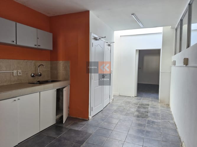 Local en alquiler anual y en venta · Foto 4