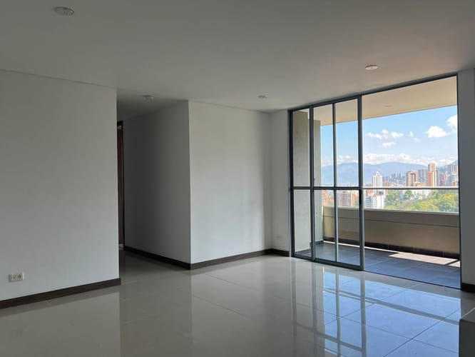 Apartamento de 3 alcobas en arriendo en Loma El Atravesado, Envigado, 90 m² · foto 2 de 19
