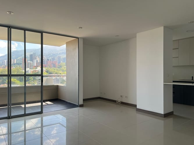 Apartamento de 3 alcobas en arriendo en Loma El Atravesado, Envigado, 90 m² · foto 3 de 19