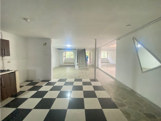 Local en arriendo en Simon Bolivar, Medellín, 460 m² · foto 3 de 24