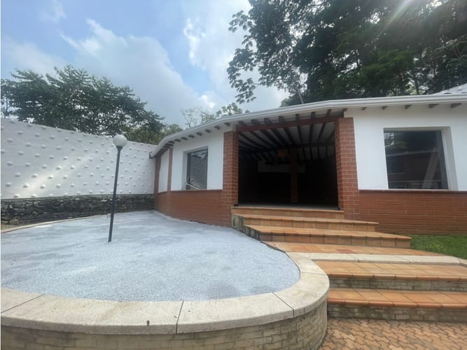 Casa de 4 alcobas en arriendo en El Poblado, Medellín, 990 m² · foto 4 de 24